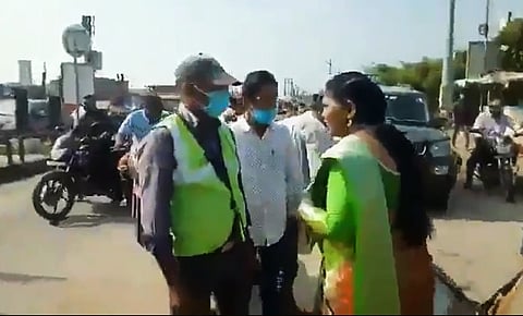 Revathi slapping a toll booth employee