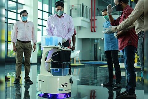 Watch: Robot deployed at Ernakulam Medical College to serve food to COVID-19 patients