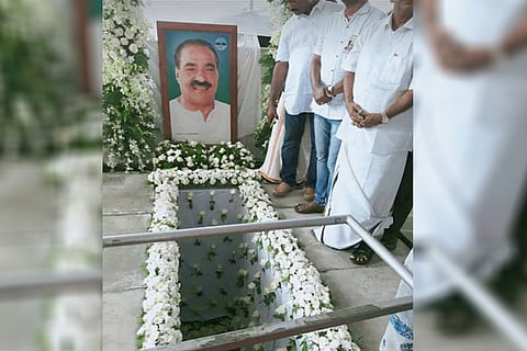 Thousands pay last respects at funeral of Kerala veteran politician KM Mani
