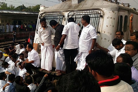 DMK holds rail roko for jallikattu: Stalin leads protest at Mambalam, Kanimozhi in Egmore