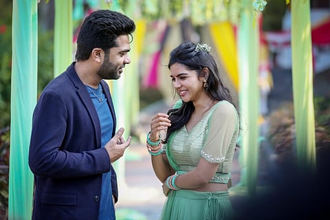 Simbu and Kalyani Priyadarshan talking to each other.