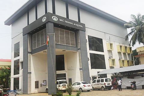 Maradu municipal council adjourns without sanctioning companies for demolition of flats