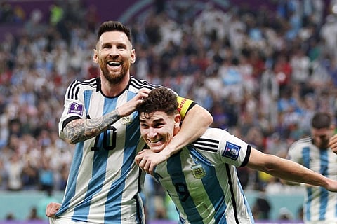 An image of Messi and Alvarez