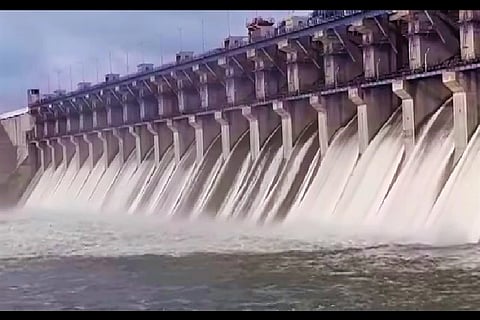 Video suggests 'leak' at Telangana's Mid Manair dam, Cong alleges shoddy construction