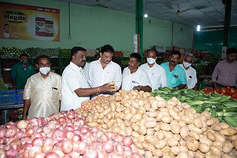 Minister for Horticulture Munirathna inaugurating Hopcoms home delivery