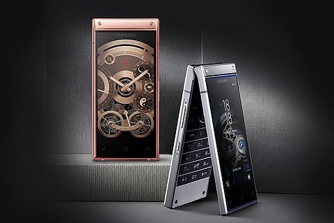 Samsung launches high-end flip phone ‘W2019’ with dual display