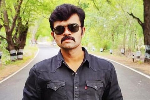 Sattai Duraimurugan wearing a black shirt and goggles