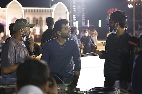 Simbu is seen talking to Venkat Prabhu and another person in the crew.