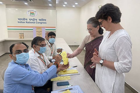 Sonia Gandhi and Priyanka Gandhi Vadra casting vote 