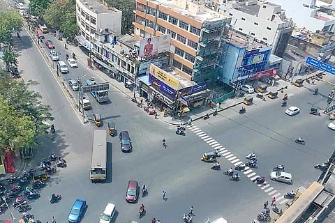Teynampet signal on Anna Salai, aerial view