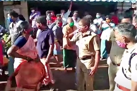 Alappuzha market vendors protest demanding regulations on entry of interstate vehicles