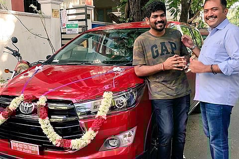 Suriya gifts Vignesh ShivN a car for 'Thaana Serndha Koottam'