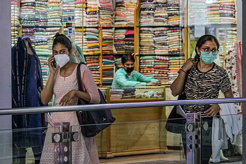 Young professionals working women shopping 