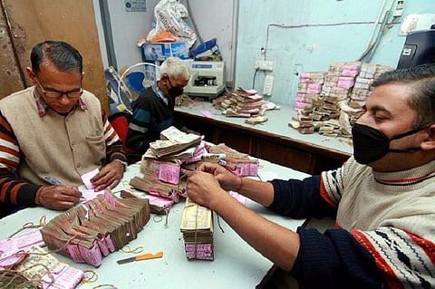 No plan to extend December 30 deadline for depositing old notes: Govt