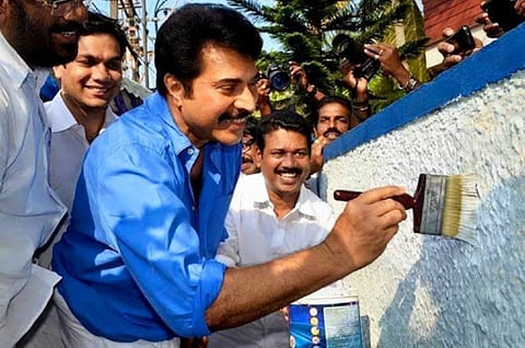 അയൽ സംസ്ഥാനങ്ങളെപ്പോലെ കേരളീയർ താര രാഷ്ട്രീയത്തിൽ മതി മറക്കാത്തതെന്തുകൊ ണ്ട്?