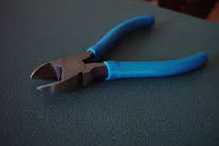 B'luru couple allegedly punish niece for not studying by crushing her fingers with pliers