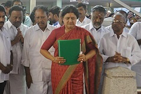 20-year-old cases return to haunt Sasikala, Madras HC sets aside her discharge 