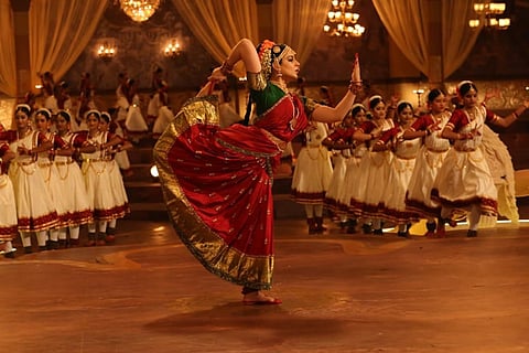 Kangana Ranaut strikes a Bharatanatyam pose in ‘Thalaivi’