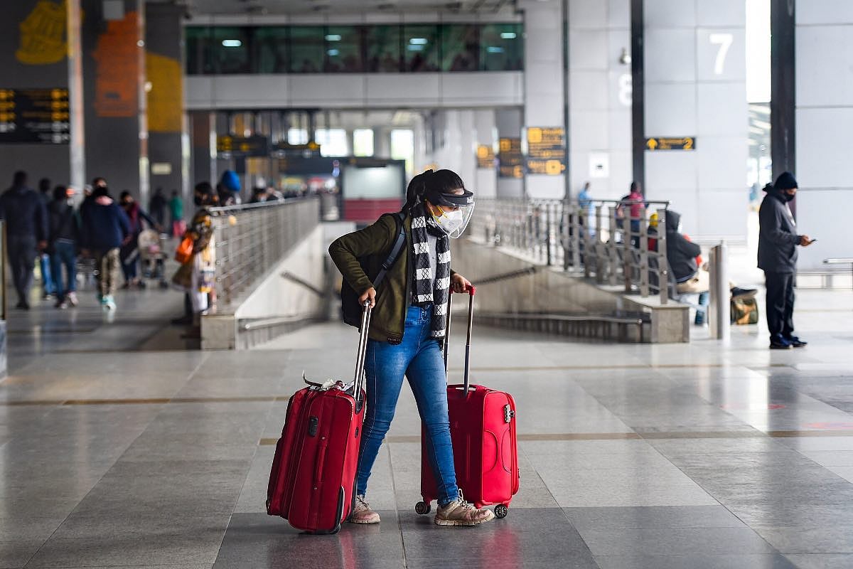 Face mask compulsory at airports, on board plane New DGCA guidelines