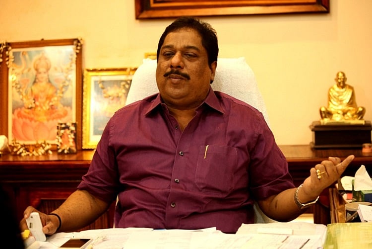 Kerala bar scam: Biju Ramesh accuses CPI (M) of cheating by patching up ...