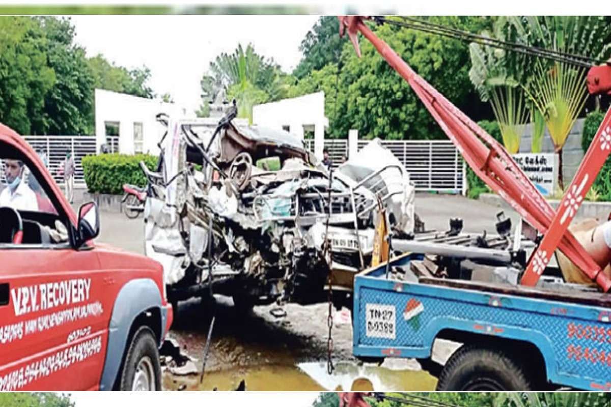 Four persons killed as truck rams car on ECR near Chennai