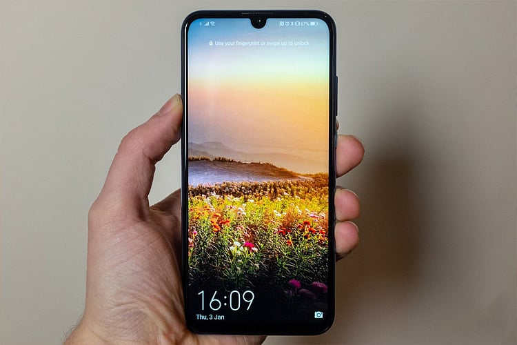 Image showcasing Honor 10 Lite with AI scene detection, eye care mode unveiled in India