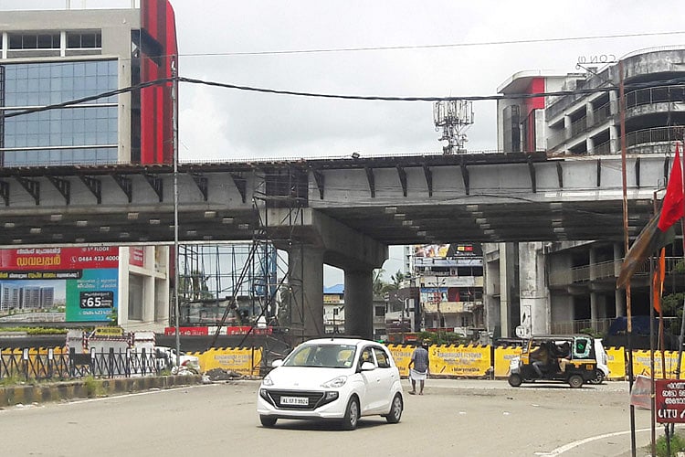 Vyttila, Kundanoor flyovers in Kochi to be opened in March 2020 Kerala CM