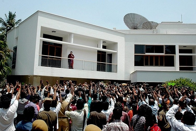 Chennai Collector gives clearance to acquire Jayalalithaa’s house for