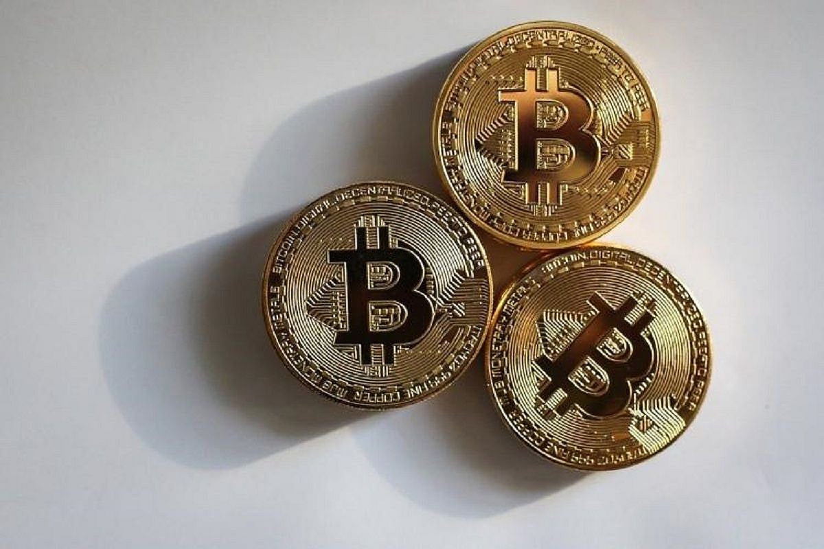 Are altcoins under risk?