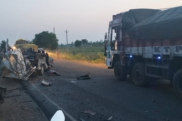 Thirteen people killed in two separate road accidents in Andhra Pradesh