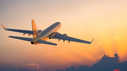 Global Airline Industry Halves Profit Outlook Due to Middle East Conflict 