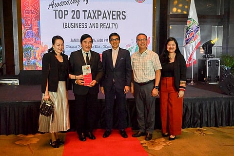 photograph courtesy of phileco
Navotas growth partner  Phil. Ecology Systems Corp. (PhilEco) chairman Reghis M. Romero II displays the Top Taxpayers Award received from Navotas Mayor John Rey Tiangco (center) along with PhilEco president and COO Engr. Jouie V. Lee Oliver (second from right).  Flanking them are Judy Savares (left) and senior business development and marketing manager Priscilla Mangune of PhilEco, the company that owns and operates the Navotas sanitary landfill facility.  PhilEco is a ‘Triple A’ waste management and environmental engineering and infrastructure firm with various projects across the archipelago.