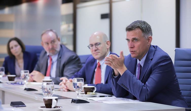 DoF chief, US execs tackle FTA - Vimarsana News