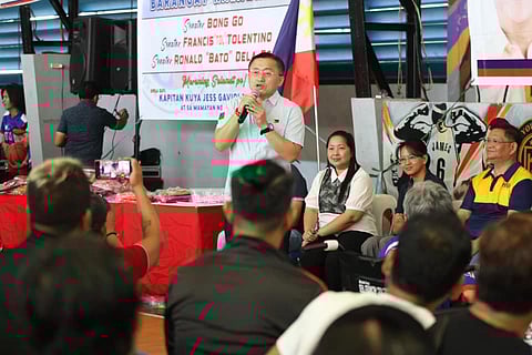Go, Tolentino, Dela Rosa provide aid to indigents in Pasig