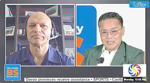 daily tribune file photo
Money assistant editor Komfie Manalo (right) gets from Tarun Sawney, senior director of BSA, the value of a licensed software.