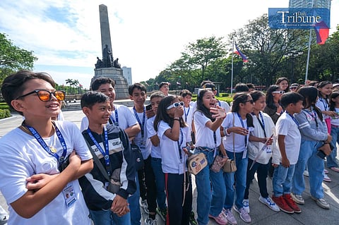 Photo-op with Rizal monument