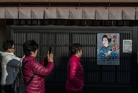 Kyoto cracks down on geisha ‘shooters’