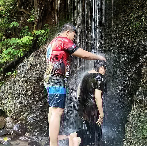 
ALTERNATIVE healer Nards Leonardo washes off ‘unclean spirits’ from a woman using the ‘healing’ water of Mount Banahaw.