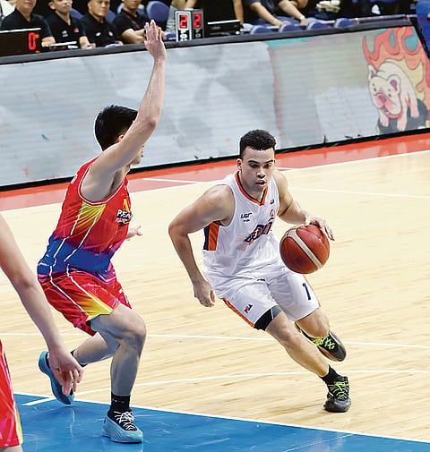 Aaron Black drives his way to 18 points, four rebounds and four assists in 35 minutes of play to lift Meralco to an 82-76 win over Phoenix on Friday in the PBA Philippine Cup at the Smart
Araneta Coliseum.