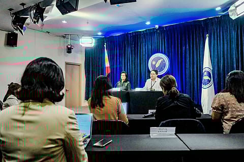 Updates on Phl-US-Japan meeting Malacañang holds a press briefing with Daphne Oseña-Paez of the Presidential Communications Office and Foreign Affairs Acting Deputy Undersecretary Hans Mohaimin Siriban to discuss President Ferdinand R. Marcos Jr.‘s 11 April trip to Washington for the first-ever PH-US-Japan trilateral meeting with US President Joe Biden and Japanese Prime Minister Fumio Kishida.