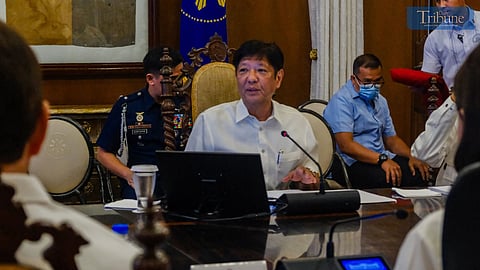 Marcos meets with his cabinet