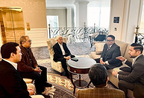 Trade Secretary Alfredo Pascual (third from left) talks to Ferdinand Piano (4th from left), chief operating officer and co-founder of NanoForge/Wagmi Solutions, and Victor Aliwalas (5th from left), chief executive officer and co-founder of NanoForge/Wagmi Solutions, in Washington, DC, the United States, for their plans to establish a manufacturing facility in the Philippines dedicated to producing high-efficiency air filters. 