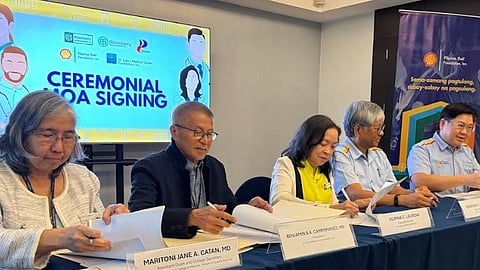 A medical scholarship program is launched. Signing the agreement are (from left):  Maritoni Jane A. Catan, St. Luke’s Medical Center College of Medicine Assistant Dean and College Secretary;  Dr. Benjamin A. Campomanes, St. Luke’s Medical Center Foundation President;  Filipina C. Laurena, BCFI Executive Director; Sebastian Quinones, Pilipinas Shell Foundation, Inc. Executive Director; and Sherwin Yap, Pilipinas Shell Foundation Program Director.