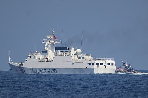 Phl lead convoy slips past Chinese