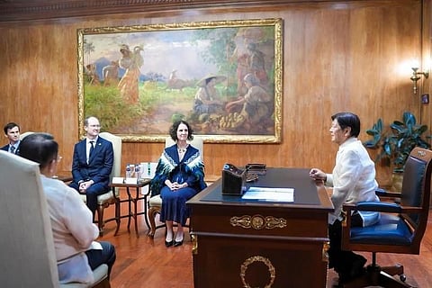 New Zealand Ambassador Catherine McIntosh officially presents her credentials to President Marcos, wearing a contemporary Korowai, a Māori cloak. 