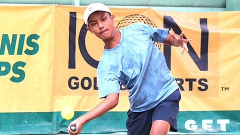 Young Flores makes waves