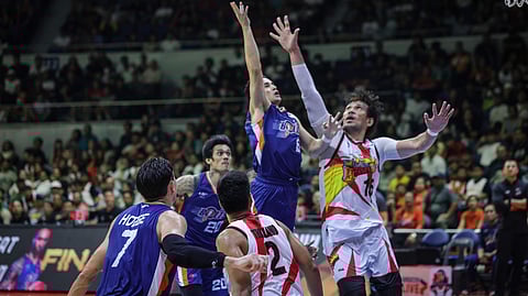 June Mar Fajardo of San Miguel (right) and Chris Banchero of Meralco should play pivotal roles in Game Three of the PBA Philippine Cup at the Smart Araneta Coliseum. 