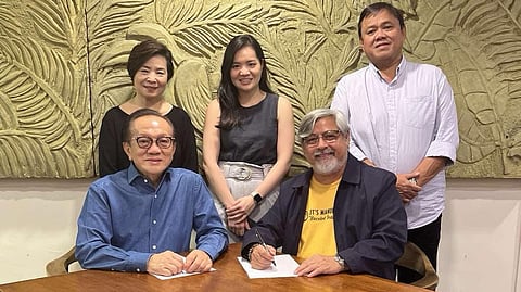 Famed multi-awarded Filipino actor Joel Torre opens the 40th branch of his ultra-popular JT’s Manukan Grille in Singapore on 25 June. Torre, JT’s Manukan chief executive officer (seated, right) is shown with his Singaporean partner, Asian Food Mall managing mirector Wong Ban Ming (seated, left). Others in the photo are (standing, left to right) Brenda Wong; Minying Wong, general manager of Asian Food Mall and JT’s chief operating officer and general manager Paul Henares.
