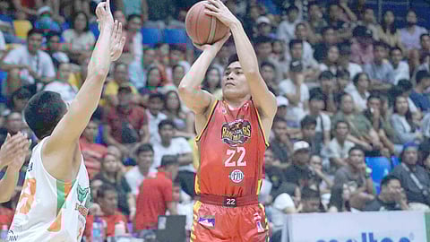 LEVI Hernandez catches fire, helping Batangas City post a 79-72 win over Biñan in the Sixth Season of the MPBL.