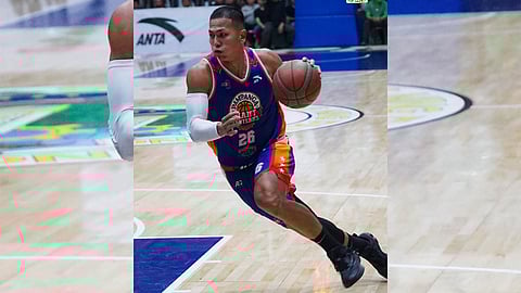 LERVIN Flores shines, lifting the Pampanga Giant Lanterns to an 81-47 win over the Davao Occidental Tigers in the Sixth Season of the MPBL.